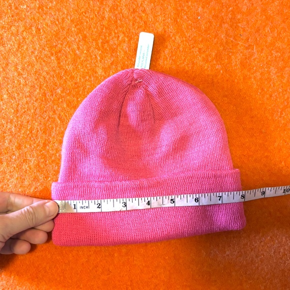 Minimalist fuchsia pink short monochrome tuque hat beanie NWT - Picture 6 of 7